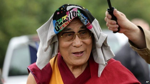 The Dalai Lama used a festival T-shirt to shelter from the rain 