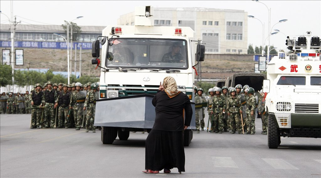 ujgur tüntető